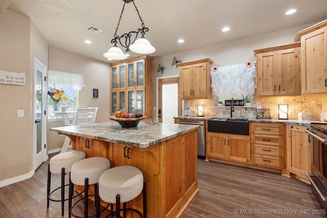 20672 E Kambrie St, Inola, OK 74036 - kitchen with stainless steel appliances, a kitchen island, decorative backsplash, dark wood-type flooring, and light brown cabinetry