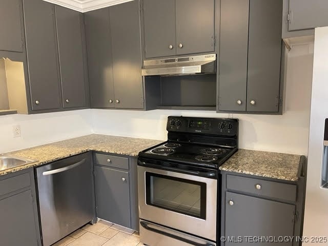 4746 S Boston Pl, Tulsa, OK 74105 - kitchen featuring appliances with stainless steel finishes, under cabinet range hood, and gray cabinets