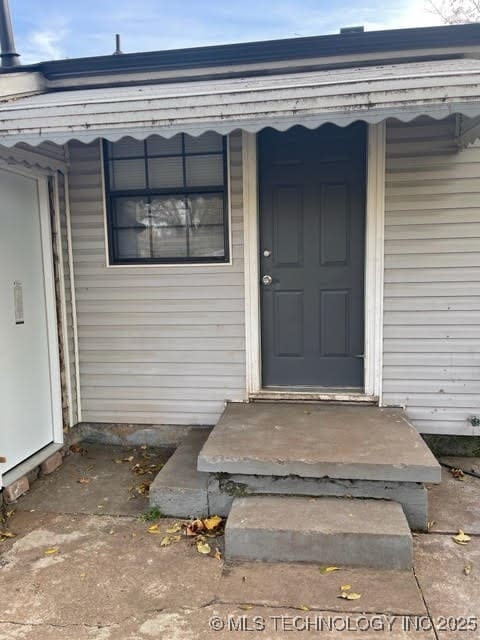 4746 S Boston Pl, Tulsa, OK 74105 - entrance to property