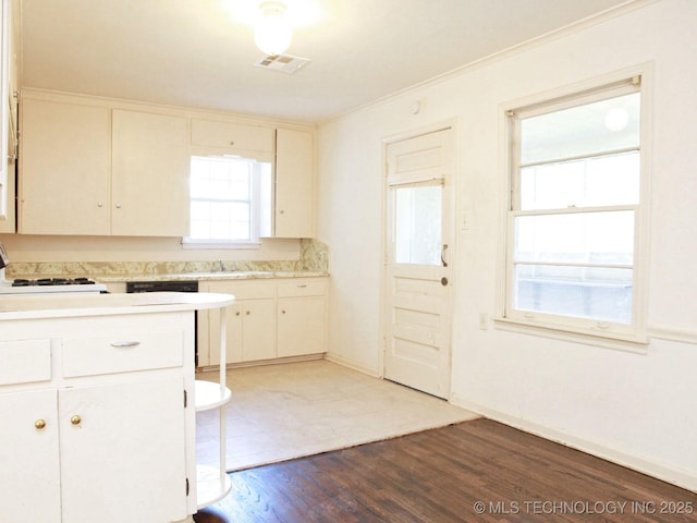 4957 S Cincinnati Ave, Tulsa, OK 74105 - kitchen featuring light countertops, wood finished floors, and range