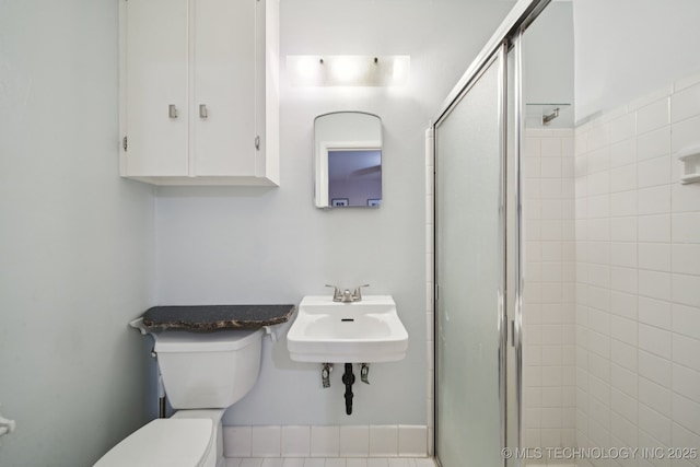6922 E 16th St, Tulsa, OK 74112 - bathroom with a shower stall and toilet