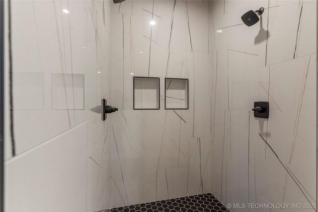 4708 S Sequoia Ave, Broken Arrow, OK 74011 - full bathroom featuring a shower
