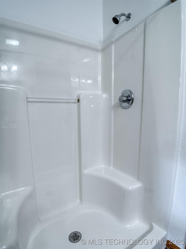 447 Pink Gladiola St, Broken Bow, OK 74745 - bathroom featuring a shower