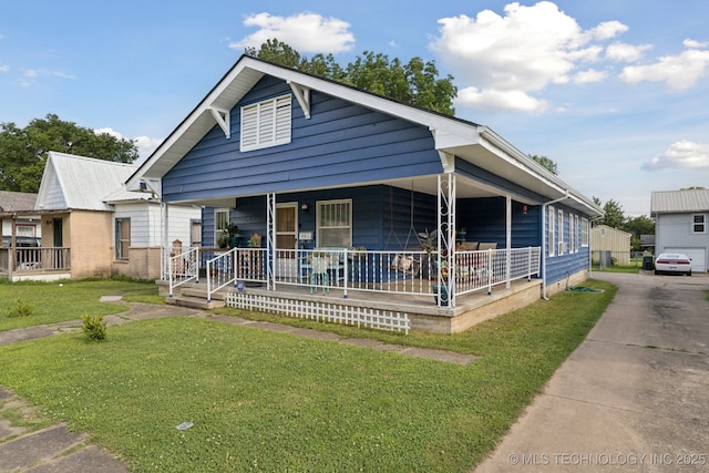 805 W Gentry St, Henryetta, OK 74437 - view of front facade with a porch and a front yard