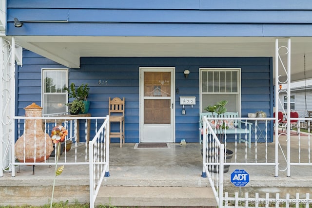 805 W Gentry St, Henryetta, OK 74437 - view of exterior entry with covered porch