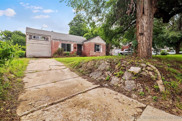 917 N Knoxville Ave, Tulsa, OK 74115 - single story home with brick siding