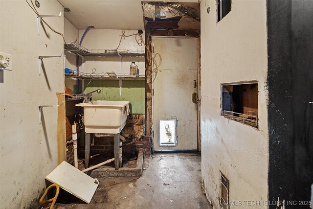 917 N Knoxville Ave, Tulsa, OK 74115 - below grade area featuring a sink
