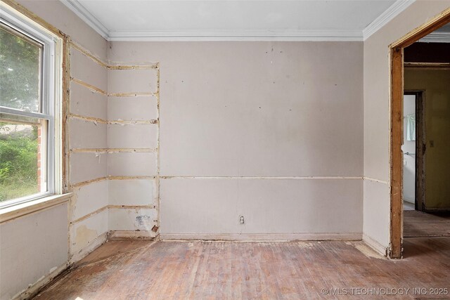 917 N Knoxville Ave, Tulsa, OK 74115 - empty room featuring ornamental molding and light wood-style flooring
