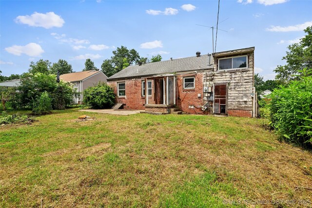 917 N Knoxville Ave, Tulsa, OK 74115 - back of property featuring a yard and brick siding