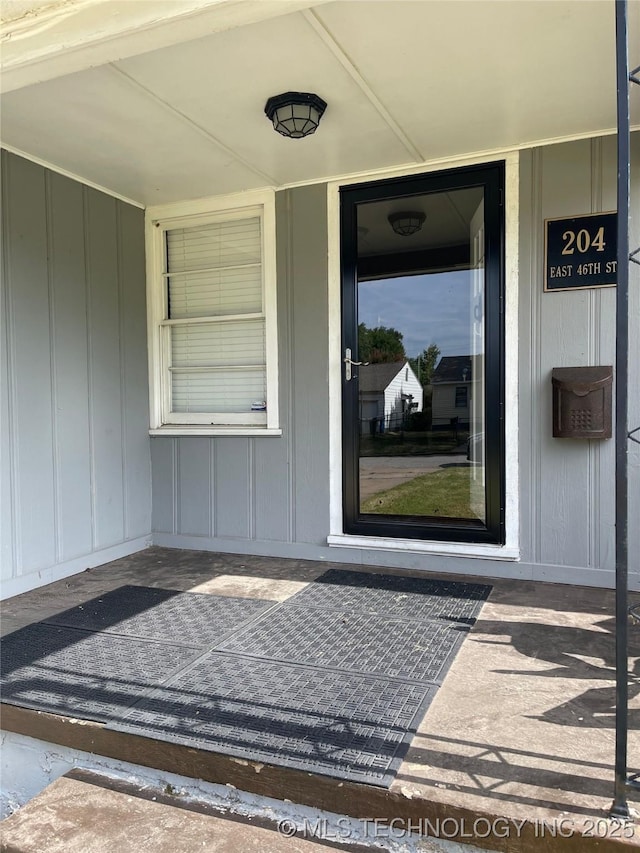 204 E 46th St, Tulsa, OK 74105 - view of exterior entry featuring a porch