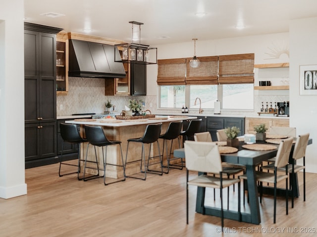 118900 S 4213, Eufaula, OK 74432 - kitchen featuring custom range hood, a kitchen bar, tasteful backsplash, light countertops, and a kitchen island