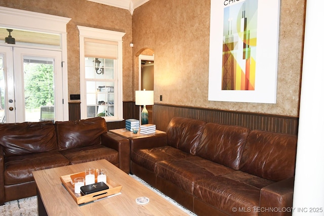 2463 S Park Hl, Tahlequah, OK 74464 - living room featuring a wainscoted wall, ornamental molding, and arched walkways