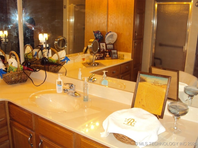 8303 E 77th Pl, Tulsa, OK 74133 - full bath with vanity and a shower with shower door