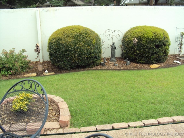 8303 E 77th Pl, Tulsa, OK 74133 - view of grassy yard