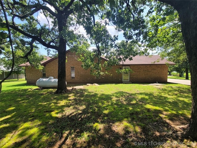 428101 E 1150th Rd, Porum, OK 74455 - view of green lawn