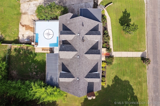 1210 E 15th St, Ada, OK 74820 - aerial view of property and surrounding area featuring a pool area