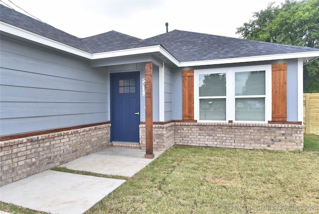 217 E Virgin St, Tulsa, OK 74106 - entrance to property featuring a shingled roof and a lawn