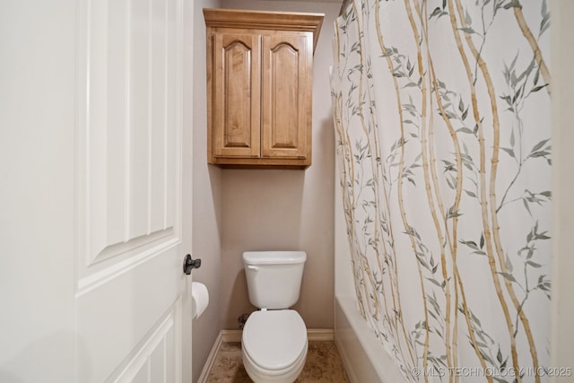 8483 N 68th E Ave, Owasso, OK 74055 - bathroom featuring baseboards and shower / tub combo with curtain