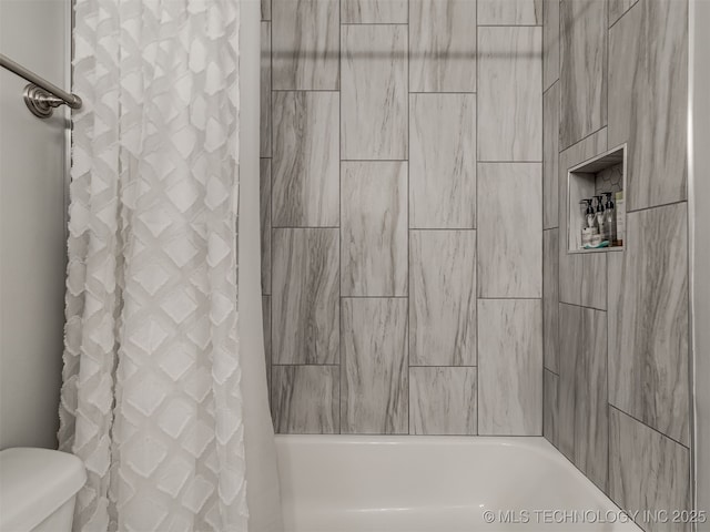 4640 E 68th St Unit 285, Tulsa, OK 74136 - full bath featuring shower / bath combo with shower curtain and toilet