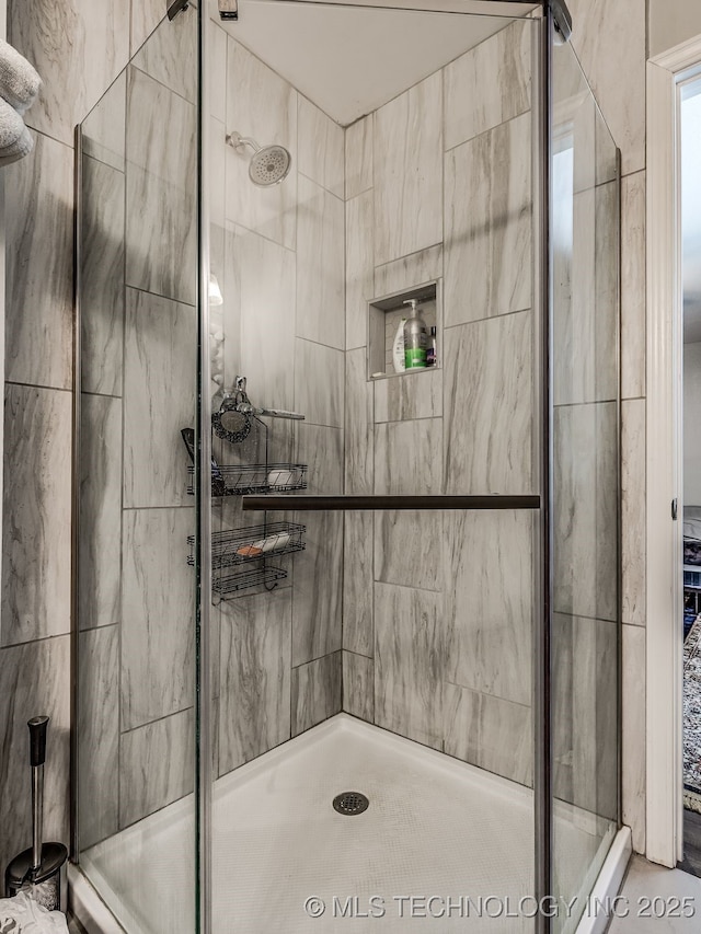 4640 E 68th St Unit 185, Tulsa, OK 74136 - bathroom featuring a stall shower