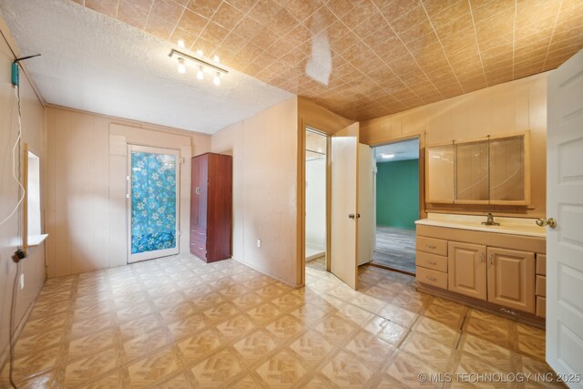 20910 Blackjack Trl, Kellyville, OK 74039 - unfurnished room featuring light flooring and a sink