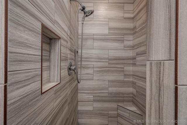 1341 Alvera Ln, Wynnewood, OK 73098 - bathroom featuring tiled shower