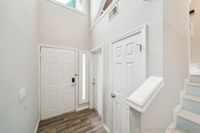 5743 E 72nd Pl Unit 11, Tulsa, OK 74136 - entrance foyer with dark wood finished floors and baseboards