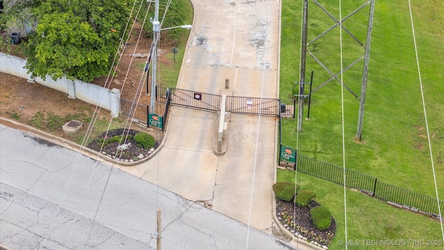 5743 E 72nd Pl Unit 11, Tulsa, OK 74136 - drone / aerial view