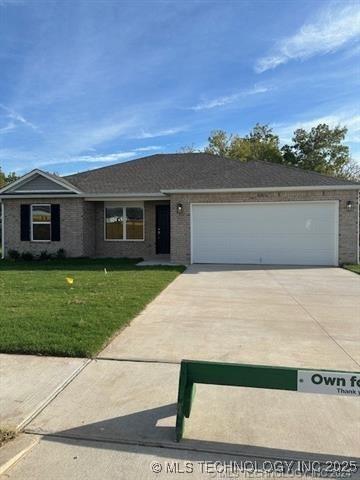 1405 E 83rd St, Broken Arrow, OK 74014 - single story home featuring driveway, an attached garage, a front yard, and brick siding