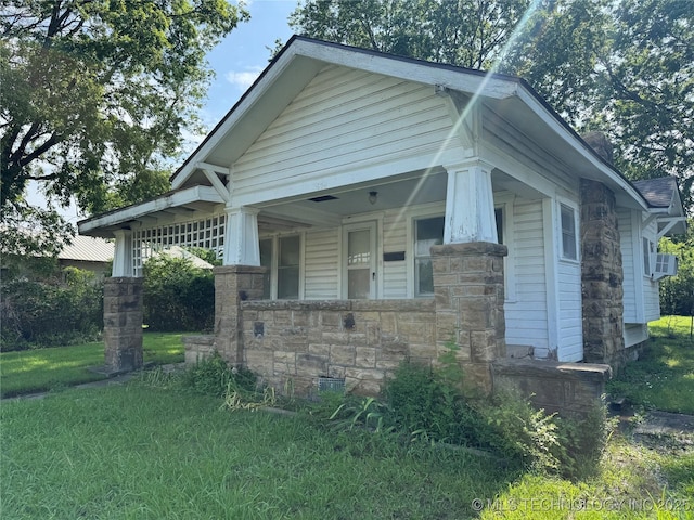 804 N Oklahoma St, Okmulgee, OK 74447 - view of front of property featuring stone siding and a front lawn