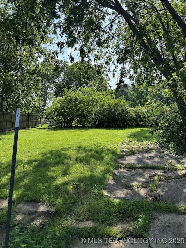 804 N Oklahoma St, Okmulgee, OK 74447 - view of yard