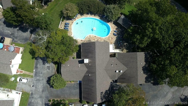 31990 S 624th Pl Unit 48, Grove, OK 74344 - aerial view of property and surrounding area with a pool