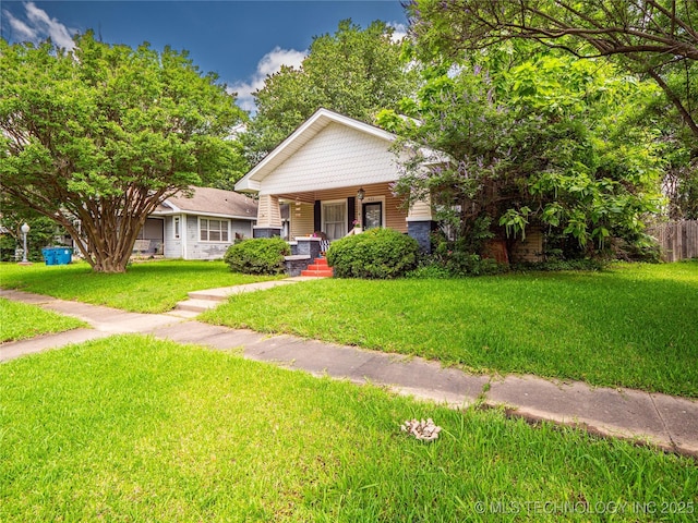 621 E Seminole Ave, Mcalester, OK 74501 - bungalow with covered porch and a front yard