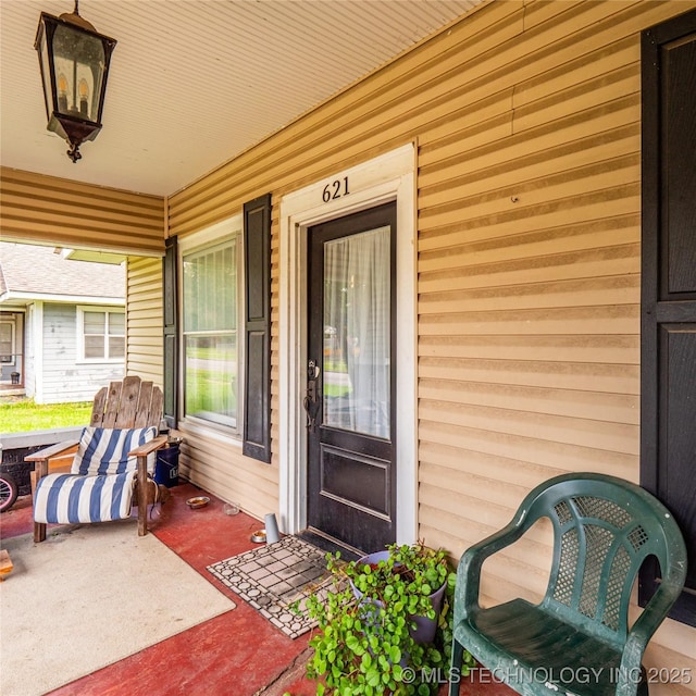 621 E Seminole Ave, Mcalester, OK 74501 - property entrance featuring a porch