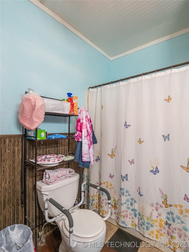 621 E Seminole Ave, Mcalester, OK 74501 - bathroom with curtained shower and crown molding