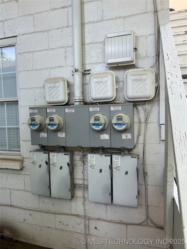 1215 S Quincy Ave, Tulsa, OK 74120 - utilities featuring electric meter