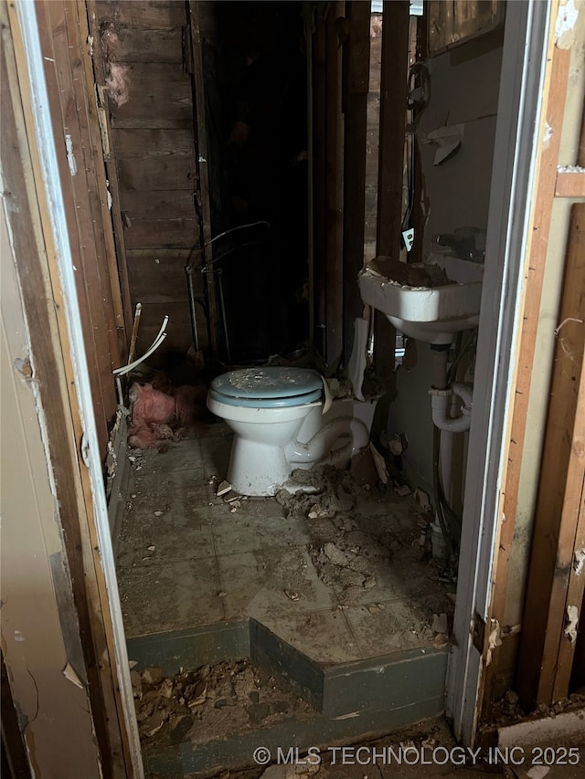 1215 S Quincy Ave, Tulsa, OK 74120 - bathroom with toilet