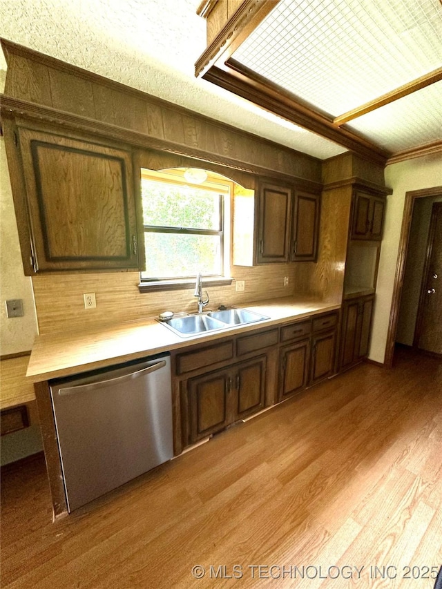 204 E 24th Ct, Owasso, OK 74055 - kitchen featuring dishwasher, light countertops, light wood-type flooring, and ornamental molding