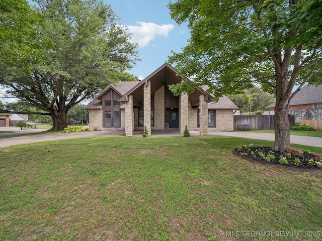 5607 E 76th St, Tulsa, OK 74136 - mid-century home with stone siding and curved driveway