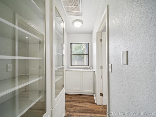 5607 E 76th St, Tulsa, OK 74136 - pantry with a sink