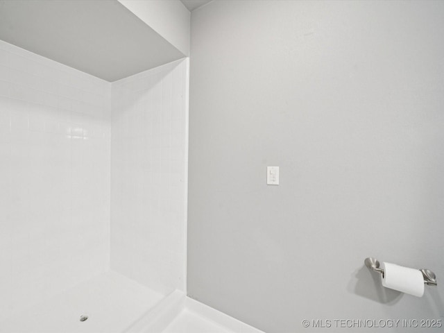 5607 E 76th St, Tulsa, OK 74136 - bathroom with a shower