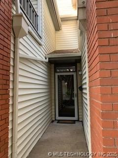 4822 S Quaker Ave, Tulsa, OK 74105 - property entrance with brick siding