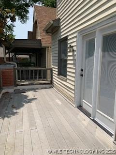 4822 S Quaker Ave, Tulsa, OK 74105 - view of wooden terrace