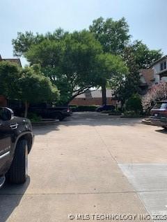 4822 S Quaker Ave, Tulsa, OK 74105 - view of concrete road
