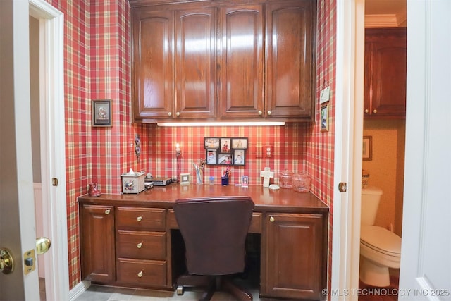 12310 S Mesa Rd, Sapulpa, OK 74066 - office space with built in study area and wallpapered walls