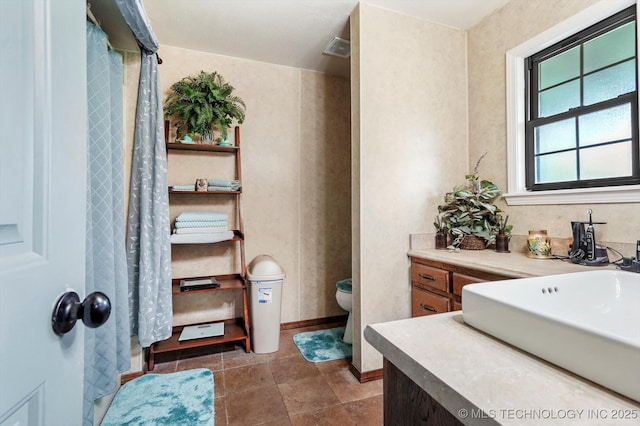 4152 W Oak St, Skiatook, OK 74070 - full bath featuring vanity, a shower with curtain, and tile patterned floors