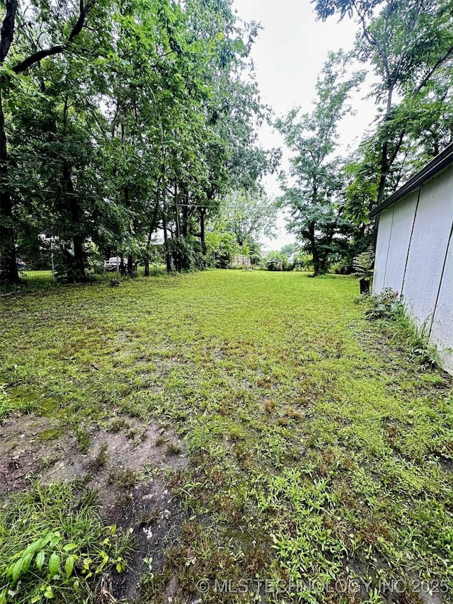 1026 N Utica Ave, Tulsa, OK 74110 - view of yard