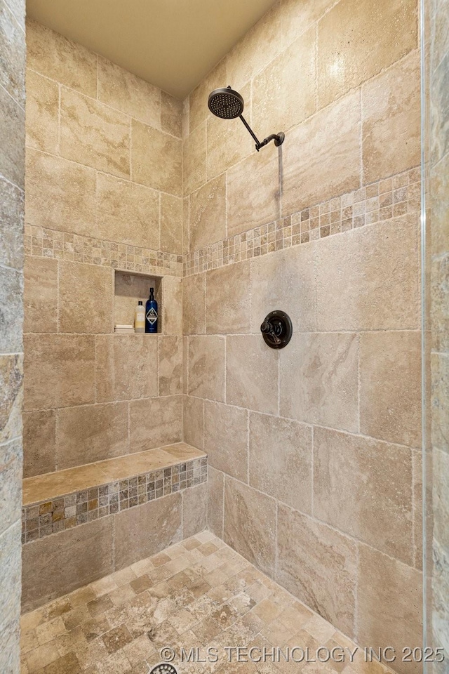 2015 W 109th St, Jenks, OK 74037 - bathroom featuring a tile shower