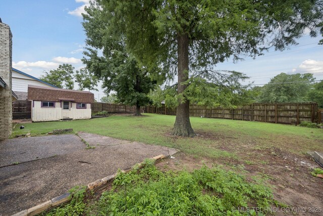 3002 E 80th Pl, Tulsa, OK 74136 - fenced backyard with an outdoor structure
