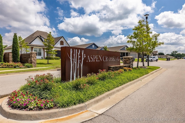2012 W Huntsville Pl, Broken Arrow, OK 74011 - community sign with a residential view